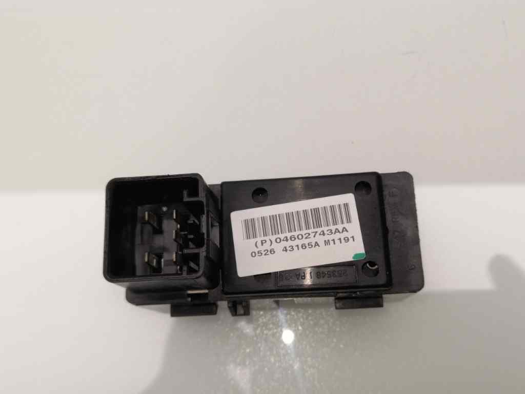 Mando elevalunas trasero izquierdo JEEP GRAND CHEROKEE III (WH, WK) 2