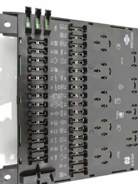 Caja reles / fusibles NISSAN NOTE (E11, NE11) 3