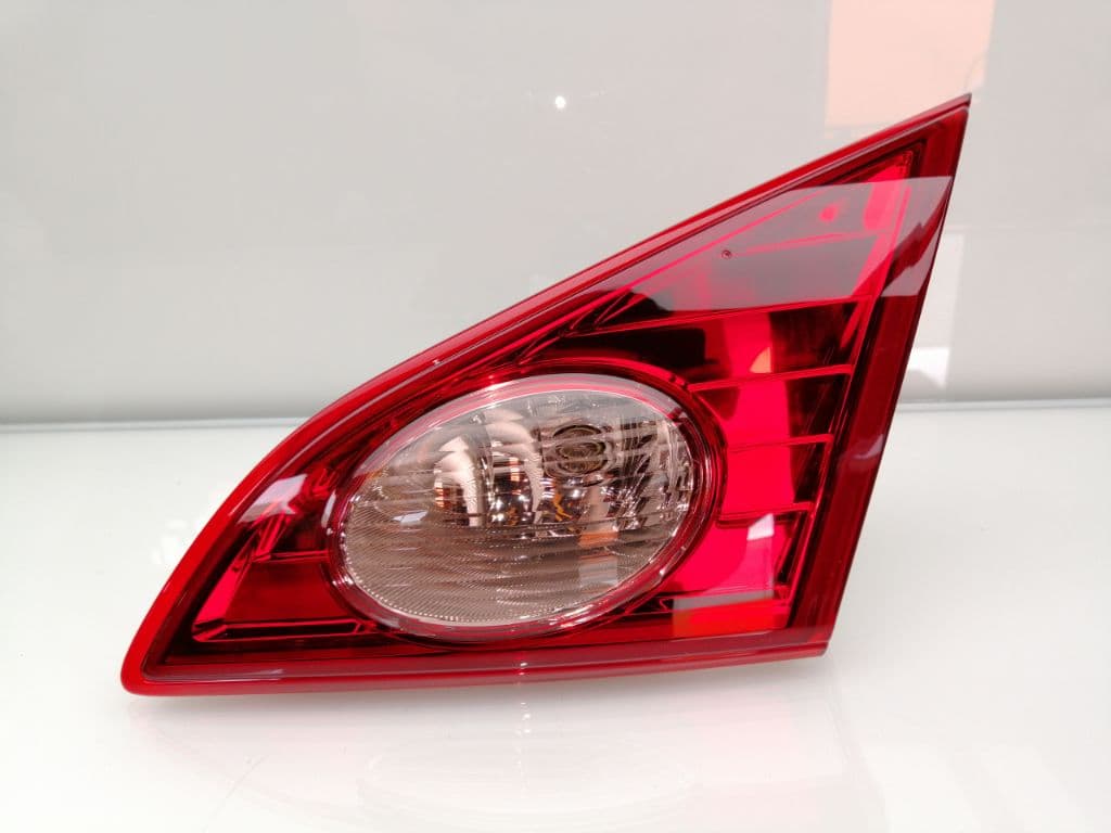 Piloto trasero derecho NISSAN NOTE (E11, NE11)