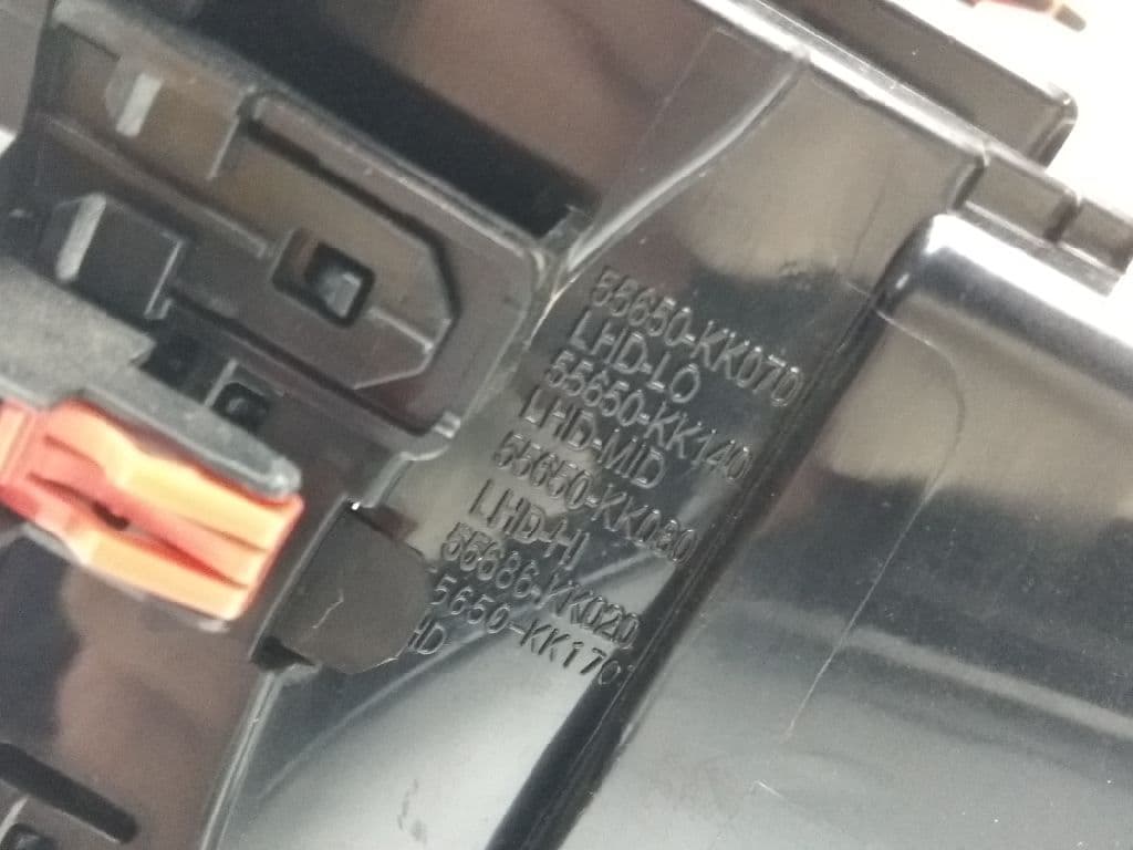 Plastico TOYOTA HILUX (GUN1) 2