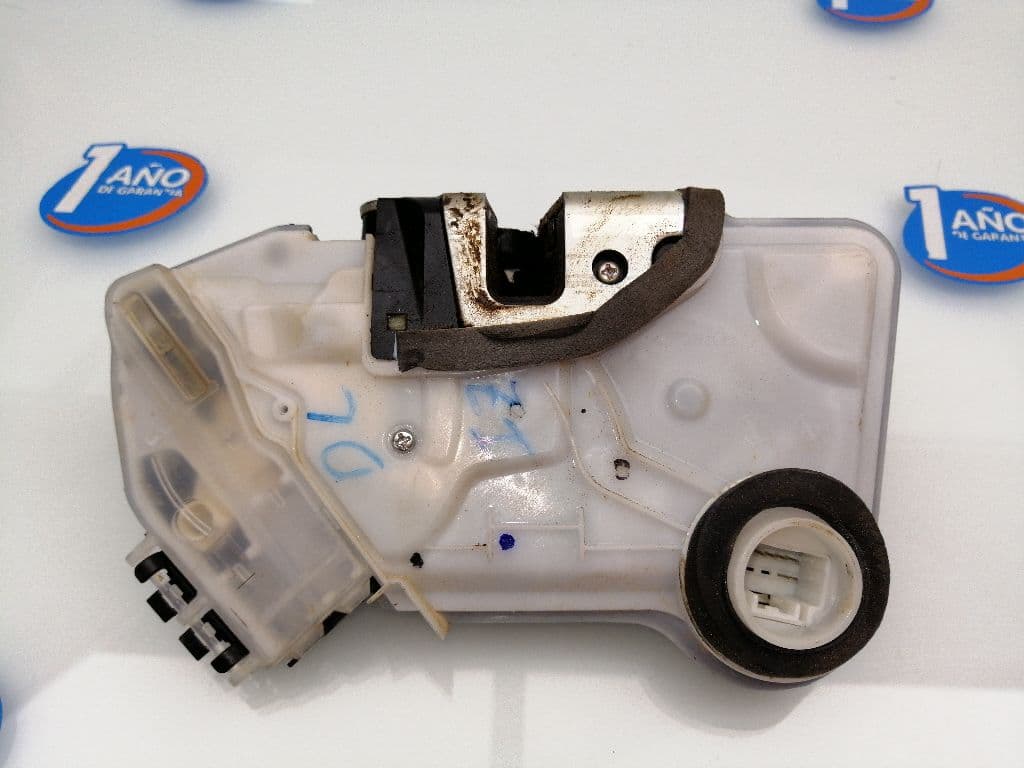 Cerradura puerta delantera izquierda TOYOTA HILUX (GUN1) 3