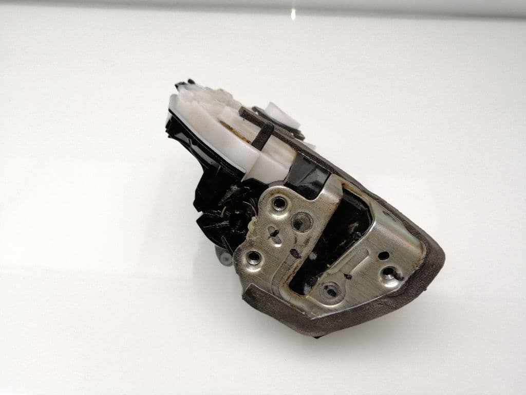 Cerradura puerta trasera derecha TOYOTA HILUX (GUN1) 4