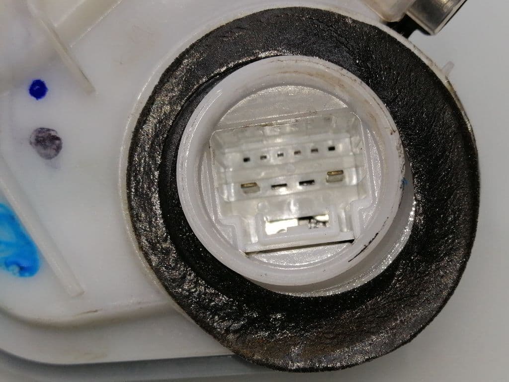 Cerradura puerta trasera derecha TOYOTA HILUX (GUN1)