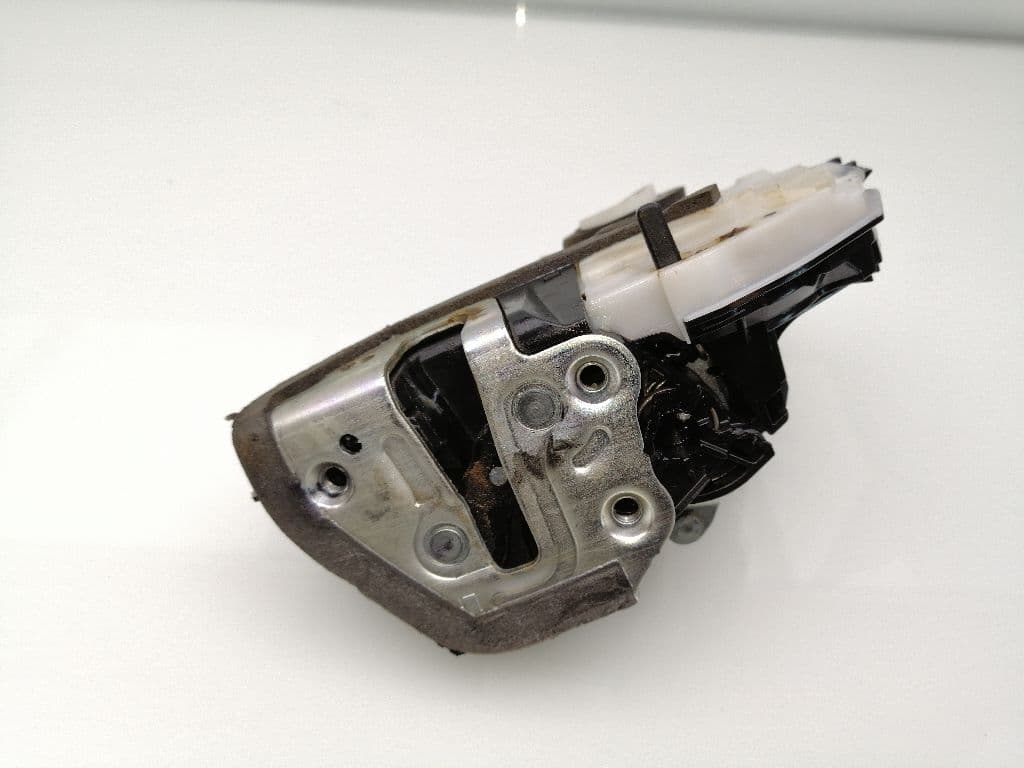 Cerradura puerta trasera izquierda TOYOTA HILUX (GUN1) 4