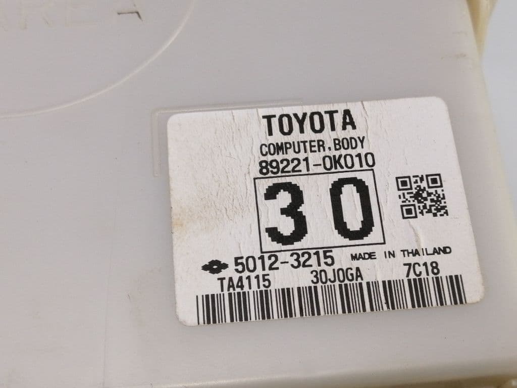Caja reles / fusibles TOYOTA HILUX (GUN1)