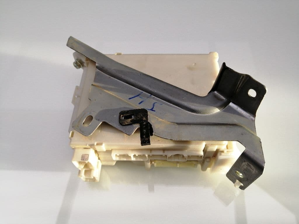 Caja reles / fusibles TOYOTA HILUX (GUN1) 2