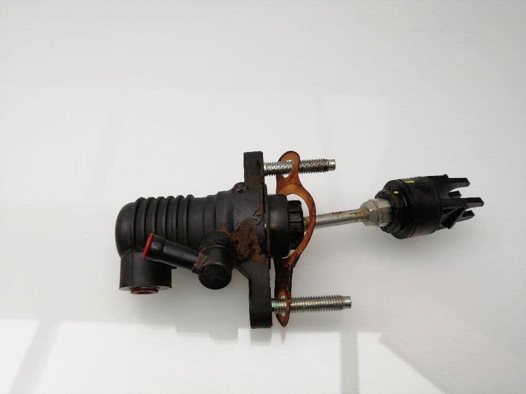 Bomba embrague TOYOTA HILUX (GUN1) 3