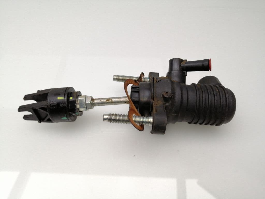 Bomba embrague TOYOTA HILUX (GUN1) 2