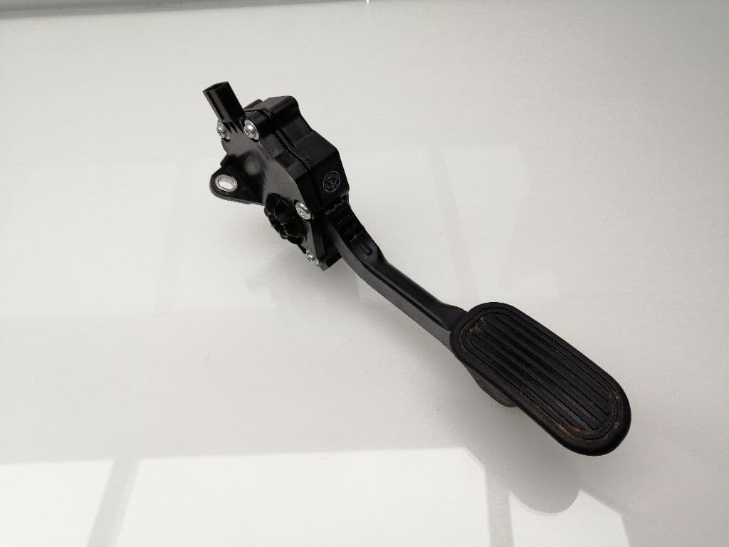 Pedal acelerador TOYOTA HILUX (GUN1)