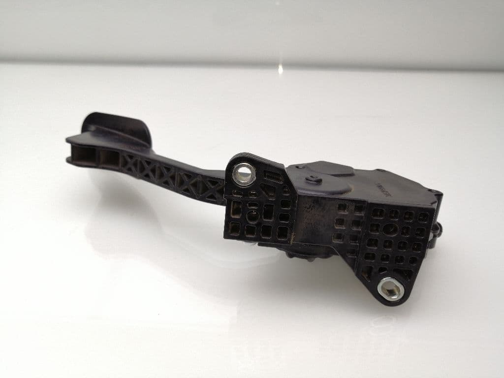 Pedal acelerador TOYOTA HILUX (GUN1) 2