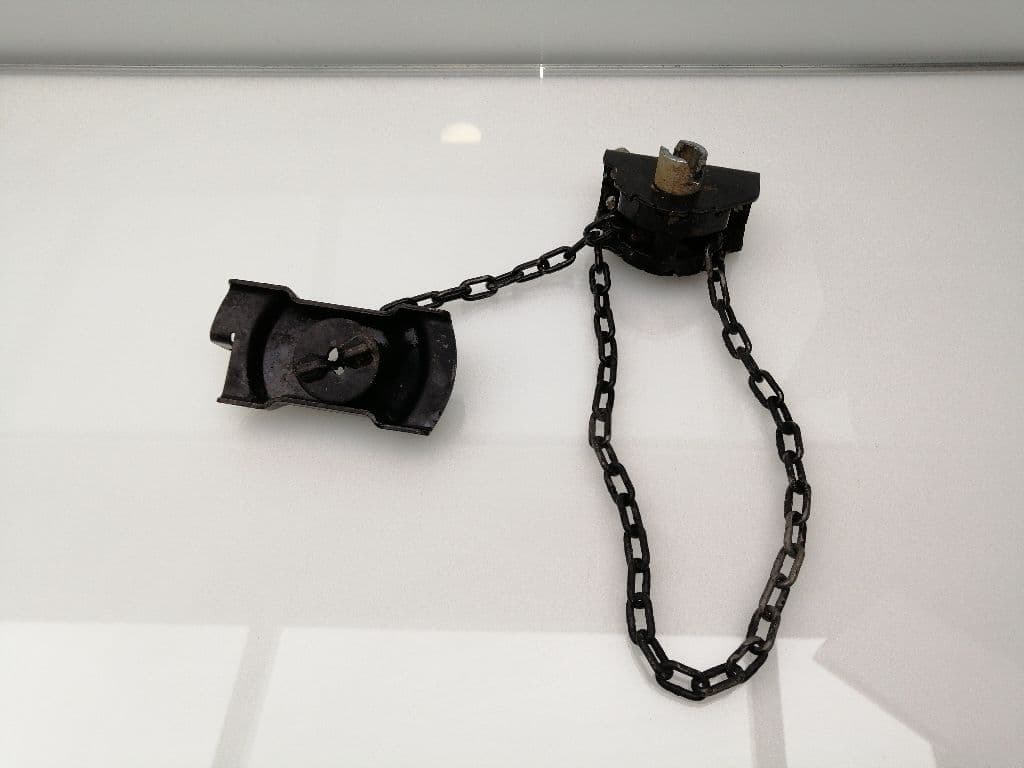 Herramientas TOYOTA HILUX (GUN1) 2