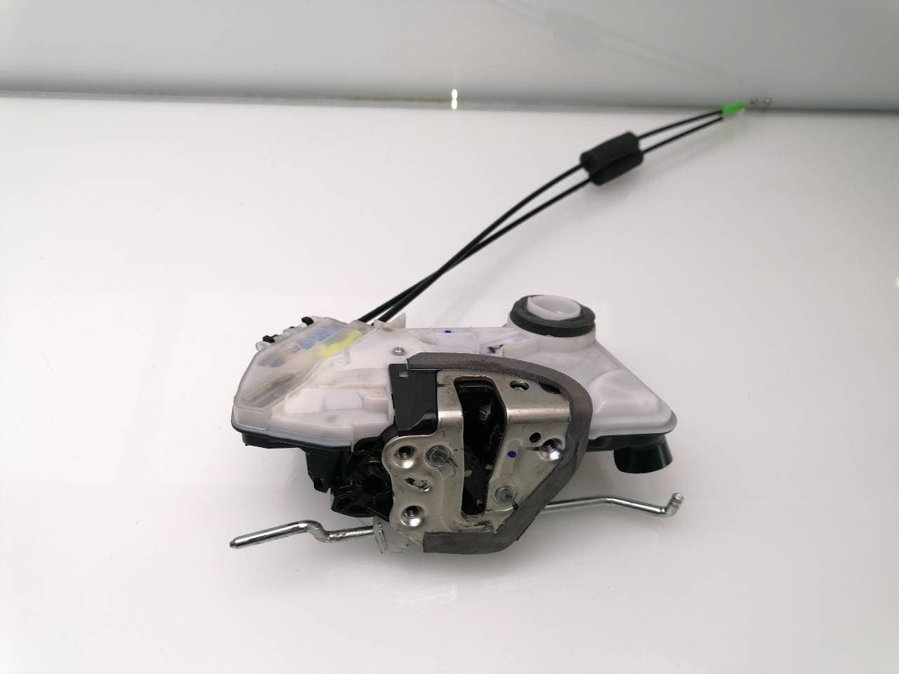 Cerradura puerta delantera derecha TOYOTA HILUX (GUN1)