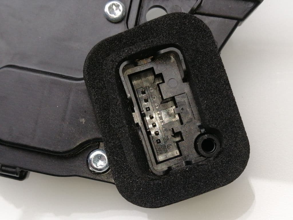 Cerradura puerta trasera derecha SEAT ARONA