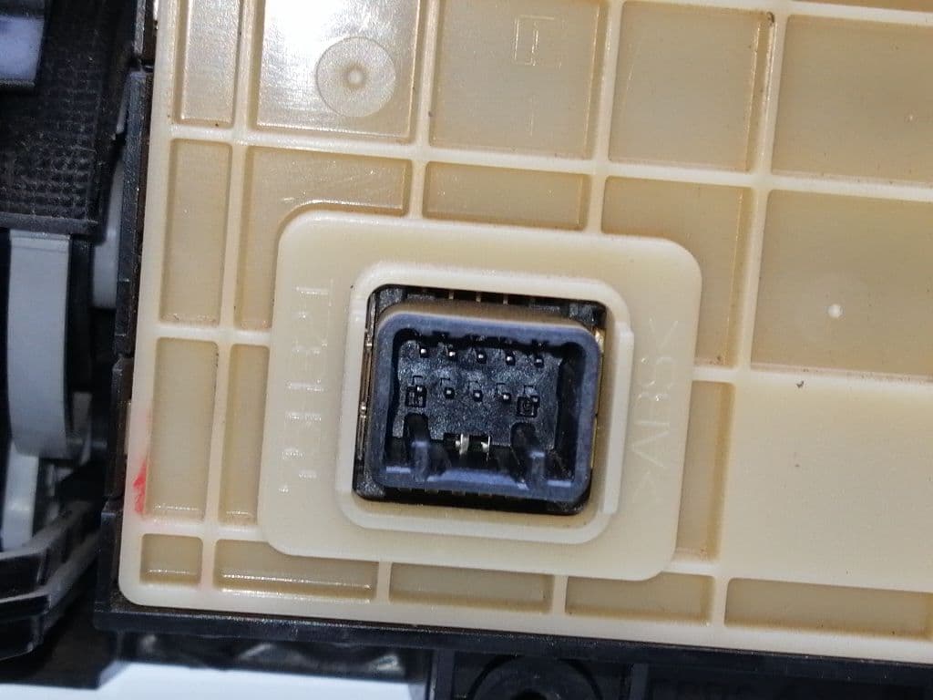 Plastico TOYOTA HILUX (GUN1) 3