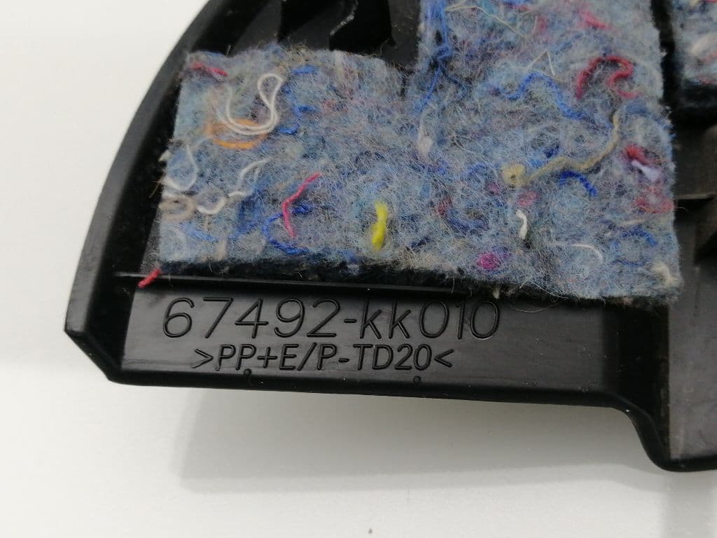 Plastico TOYOTA HILUX (GUN1) 2