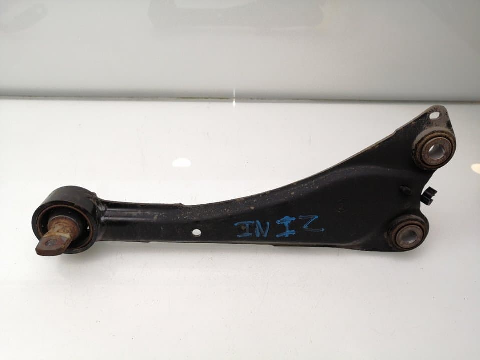 Brazo suspension inferior trasero izquierdo TOYOTA AURIS 2