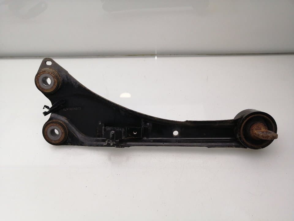 Brazo suspension inferior trasero izquierdo TOYOTA AURIS