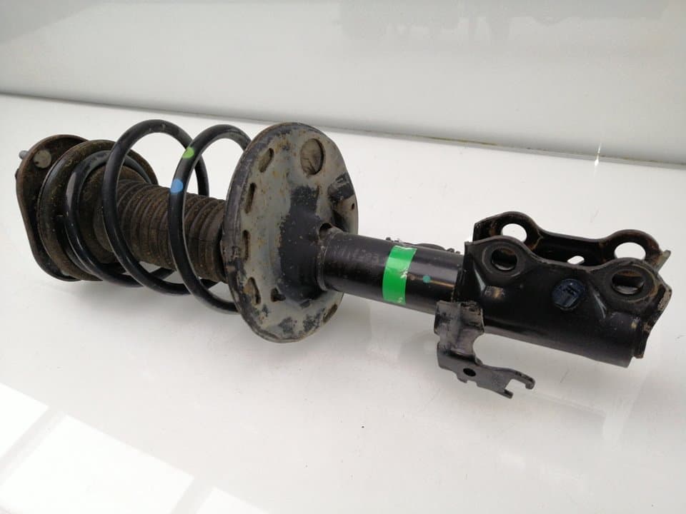 Amortiguador delantero derecho TOYOTA AURIS 2