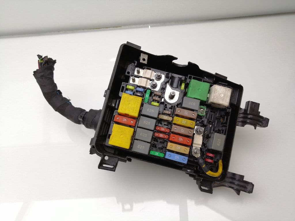 Caja reles / fusibles CITROEN C4 SPACETOURER 4