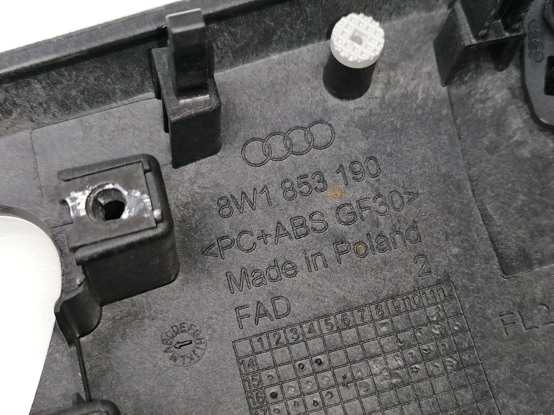 Plastico AUDI A4 B8 AVANT (8K5)