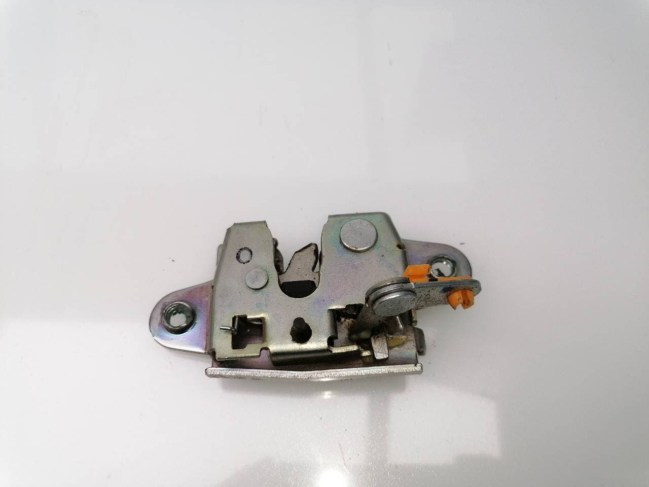 Cerradura maletero / porton TOYOTA HILUX (GUN1)