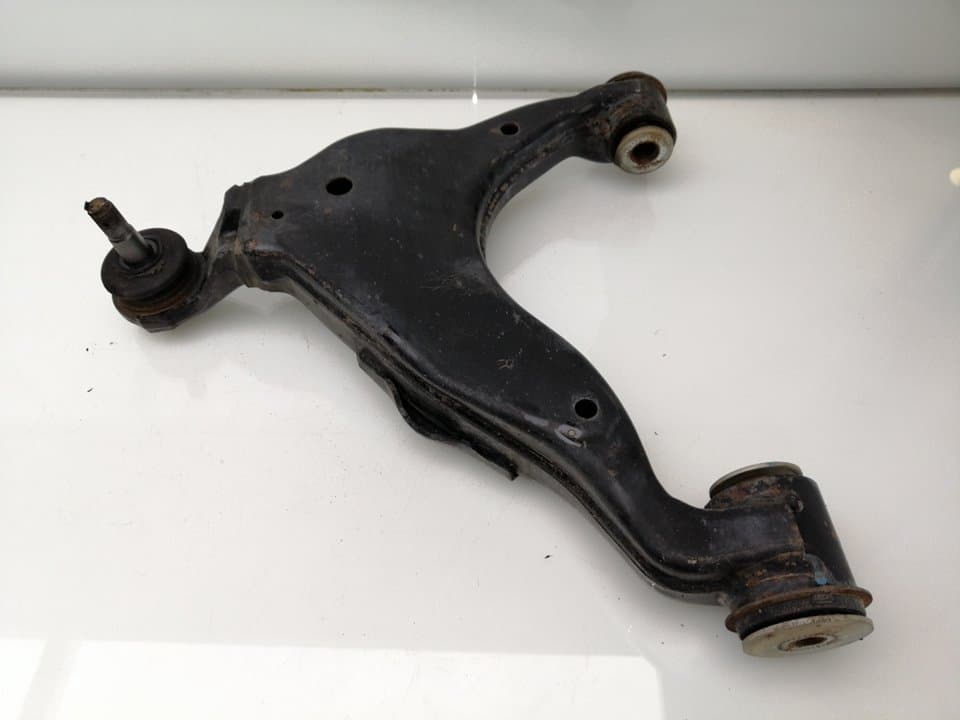 Brazo suspension inferior delantero derecho TOYOTA LAND CRUISER (J12)