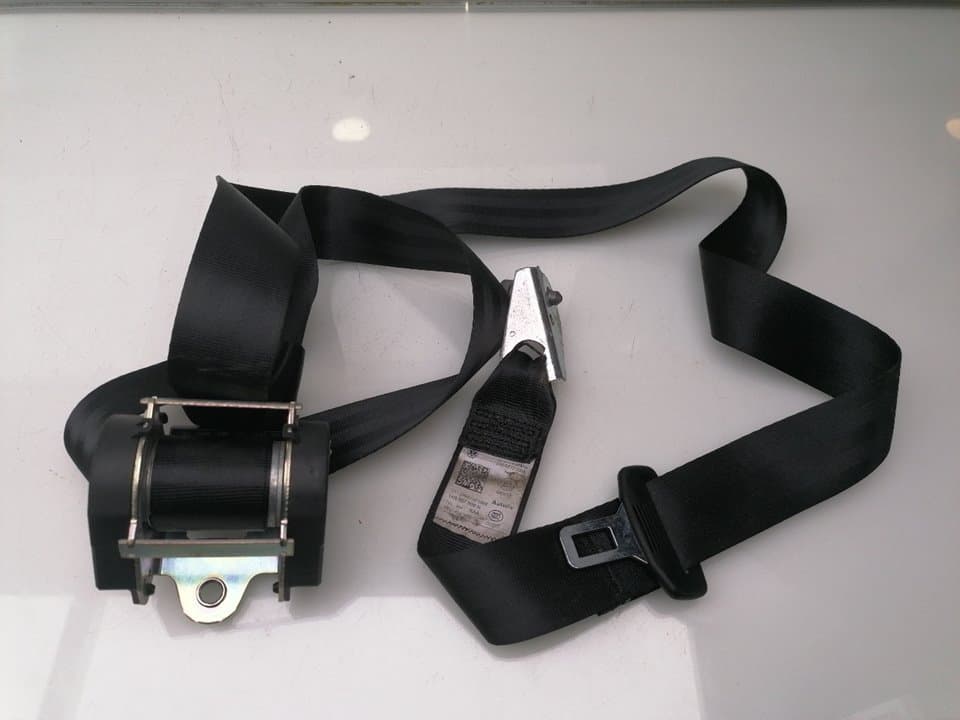 Cinturon seguridad trasero izquierdo VOLKSWAGEN GOLF VI (5K1) 3