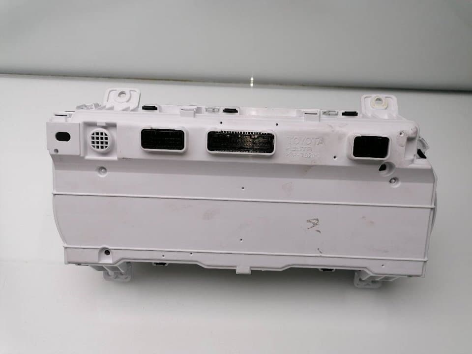 Cuadro instrumentos TOYOTA HILUX (GUN1) 5