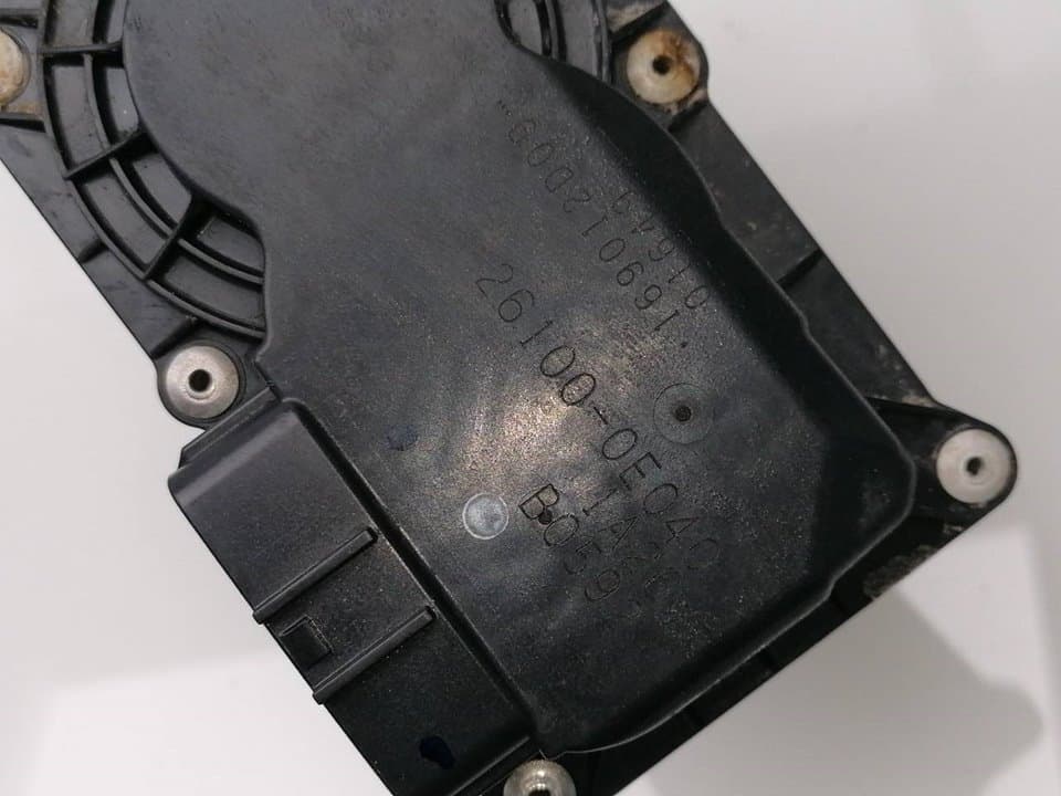 Caja mariposa TOYOTA HILUX (GUN1) 2