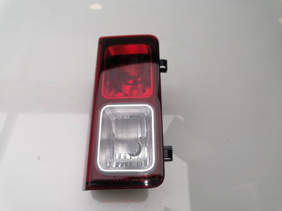 Piloto trasero derecho NISSAN NV300 CAMPER 3