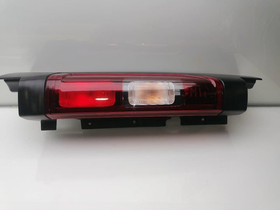 Piloto trasero izquierdo NISSAN NV300 CAMPER