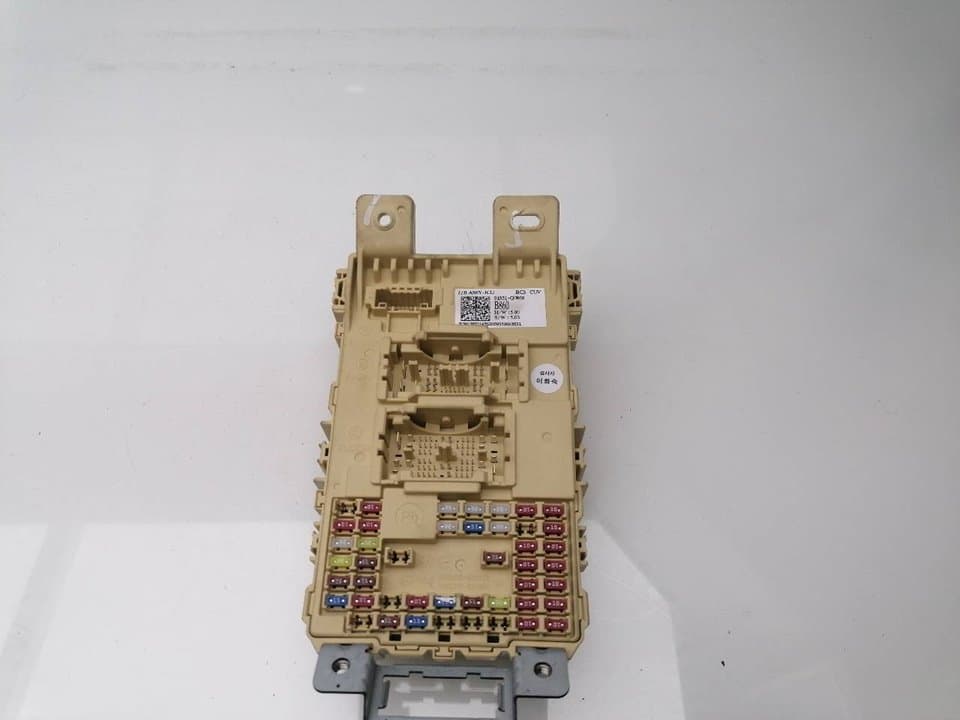 Caja reles / fusibles HYUNDAI BAYON 4