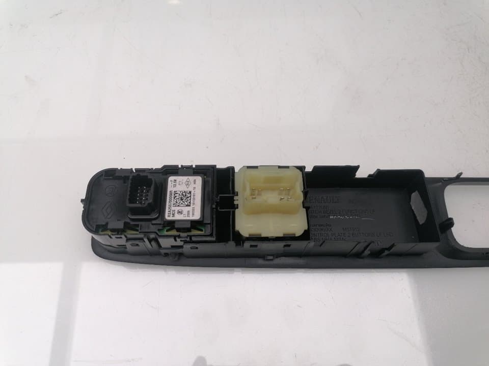 Mando elevalunas delantero izquierdo RENAULT CLIO IV 3