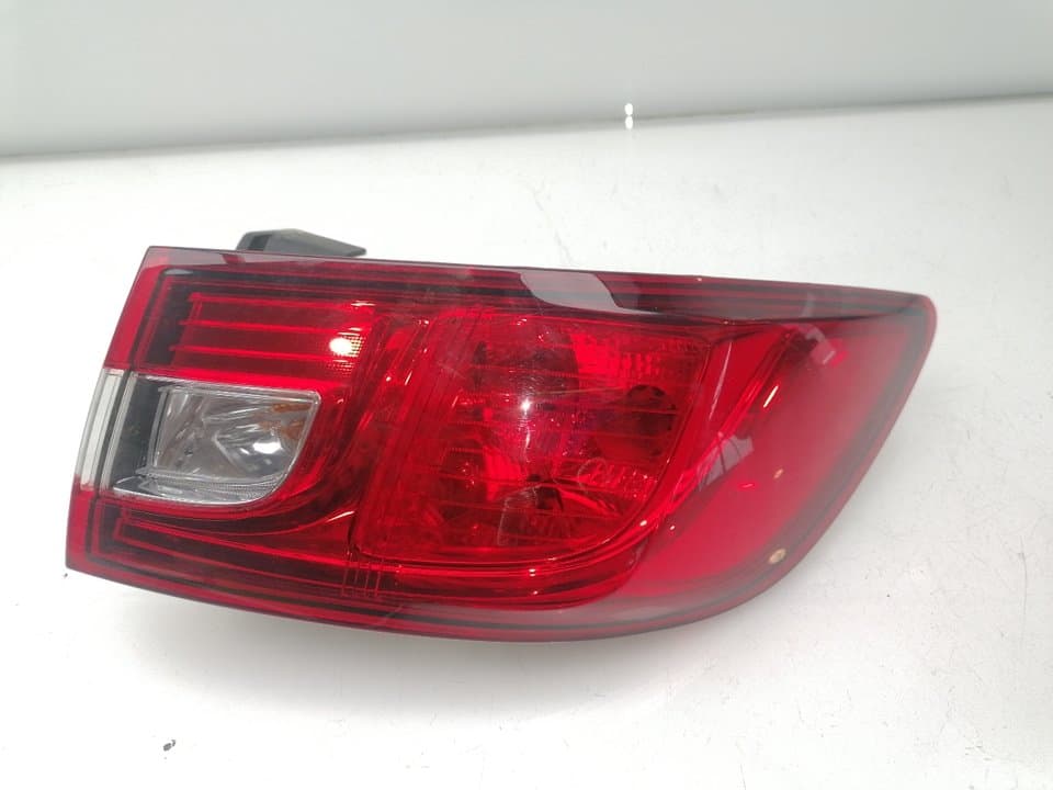 Piloto trasero derecho RENAULT CLIO IV 4