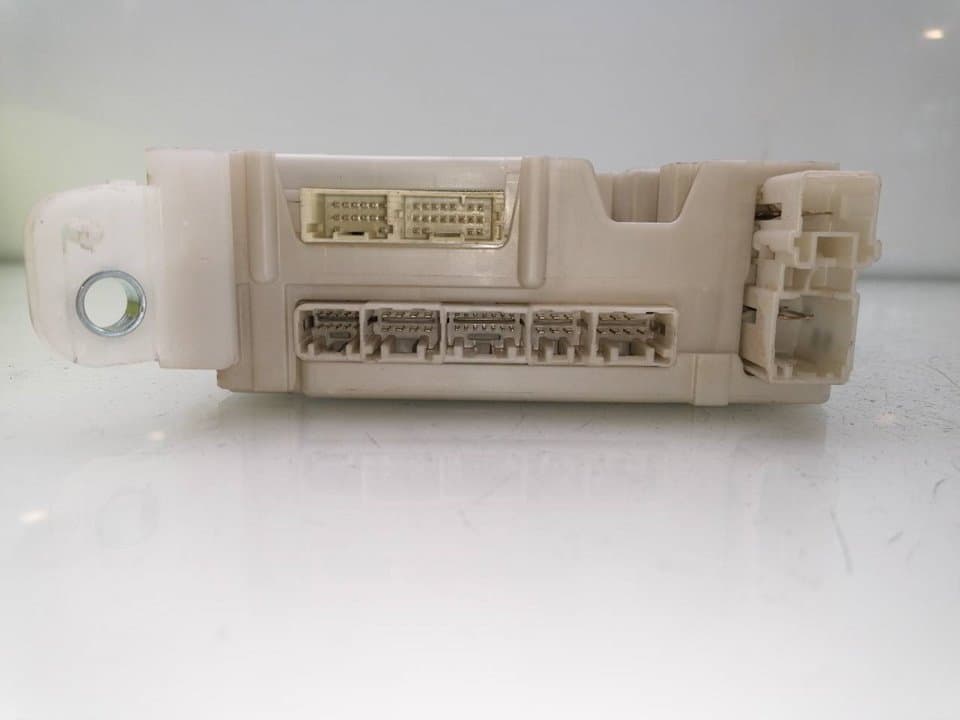 Caja reles / fusibles TOYOTA HILUX (GUN1)