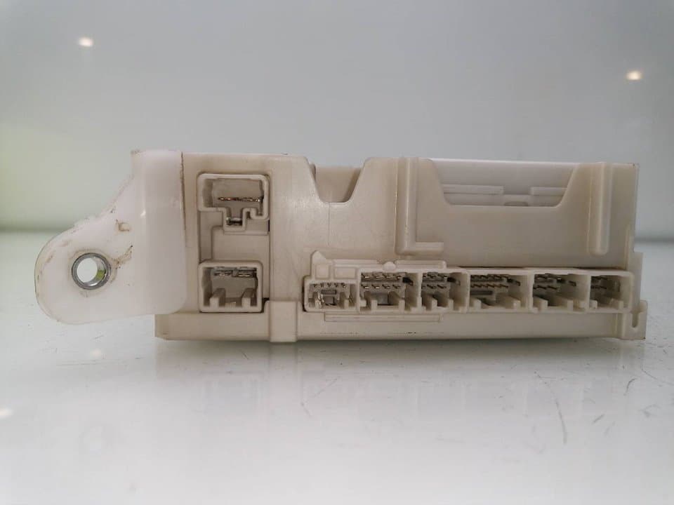 Caja reles / fusibles TOYOTA HILUX (GUN1) 4