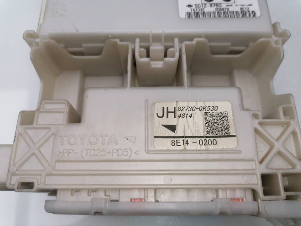 Caja reles / fusibles TOYOTA HILUX (GUN1) 3
