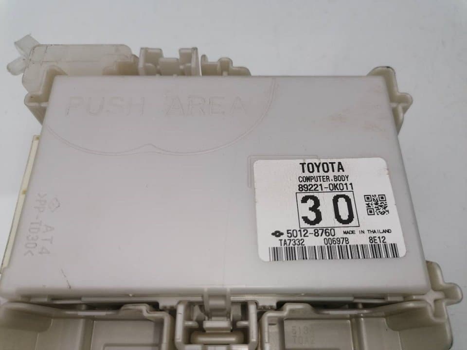 Caja reles / fusibles TOYOTA HILUX (GUN1) 2