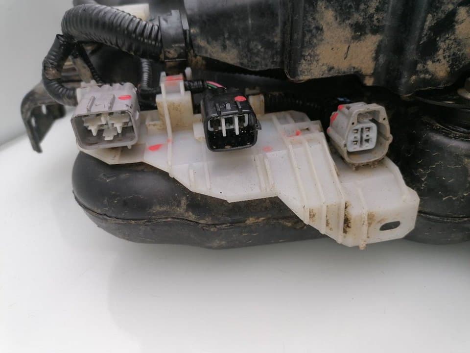 Deposito combustible TOYOTA HILUX (GUN1) 3