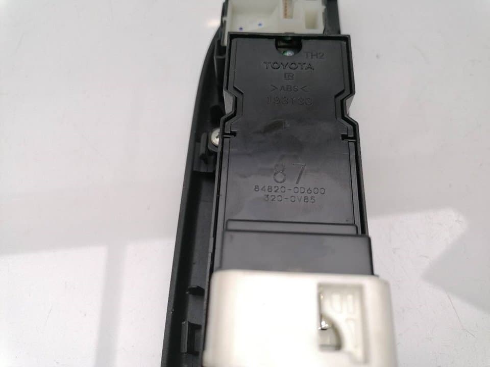 Mando elevalunas delantero izquierdo TOYOTA HILUX (GUN1)