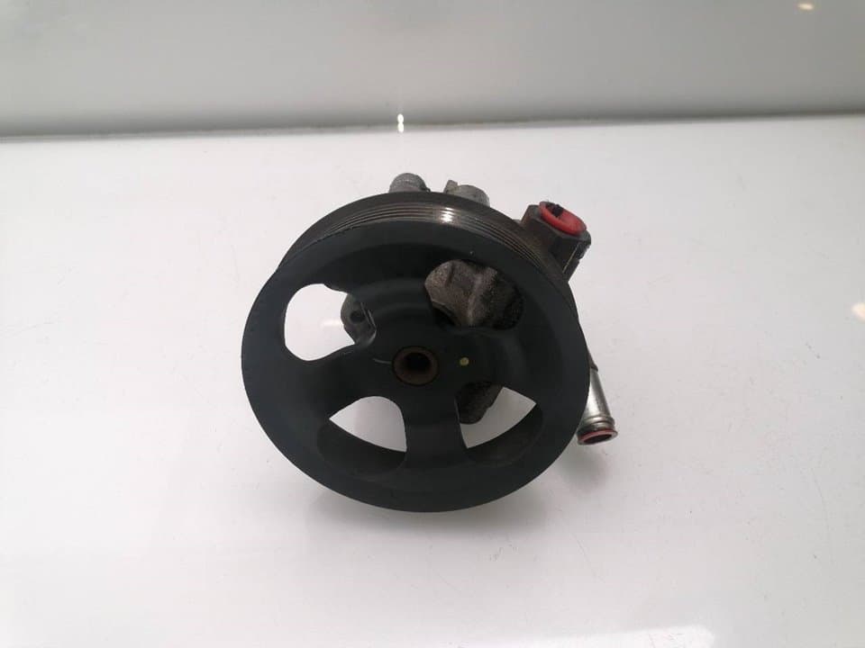 Bomba direccion TOYOTA HILUX (GUN1) 5
