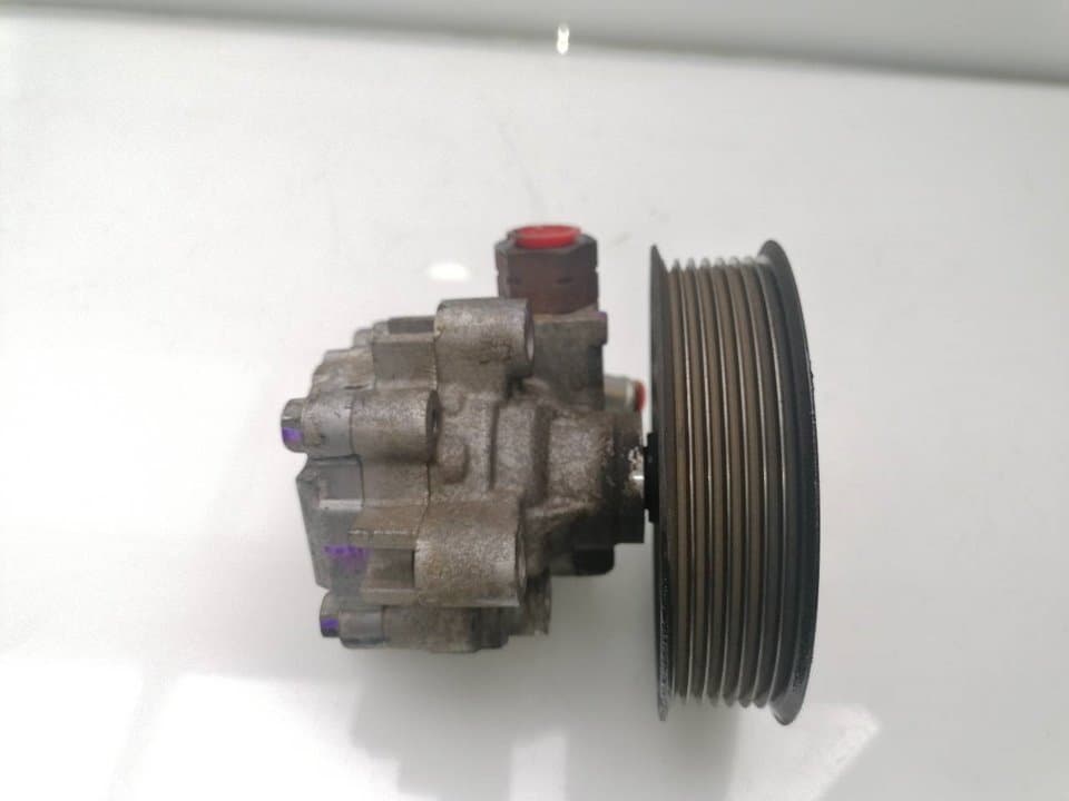 Bomba direccion TOYOTA HILUX (GUN1) 4