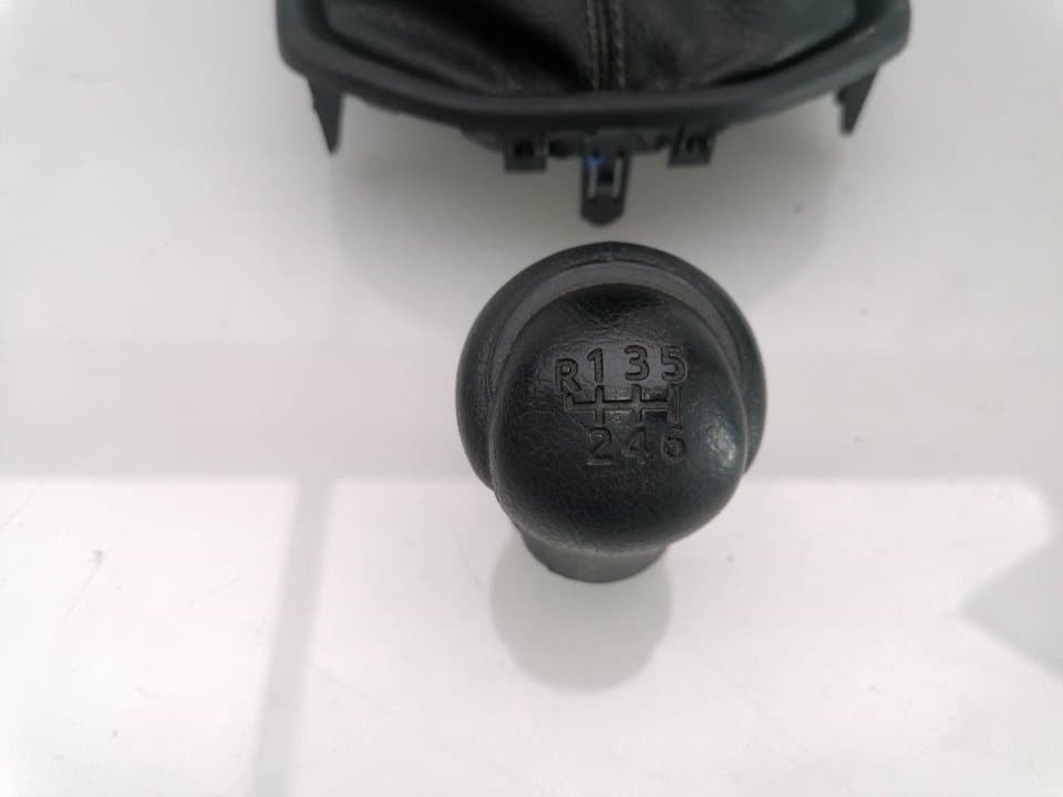 Guarnecidos palanca cambio TOYOTA HILUX (GUN1) 3