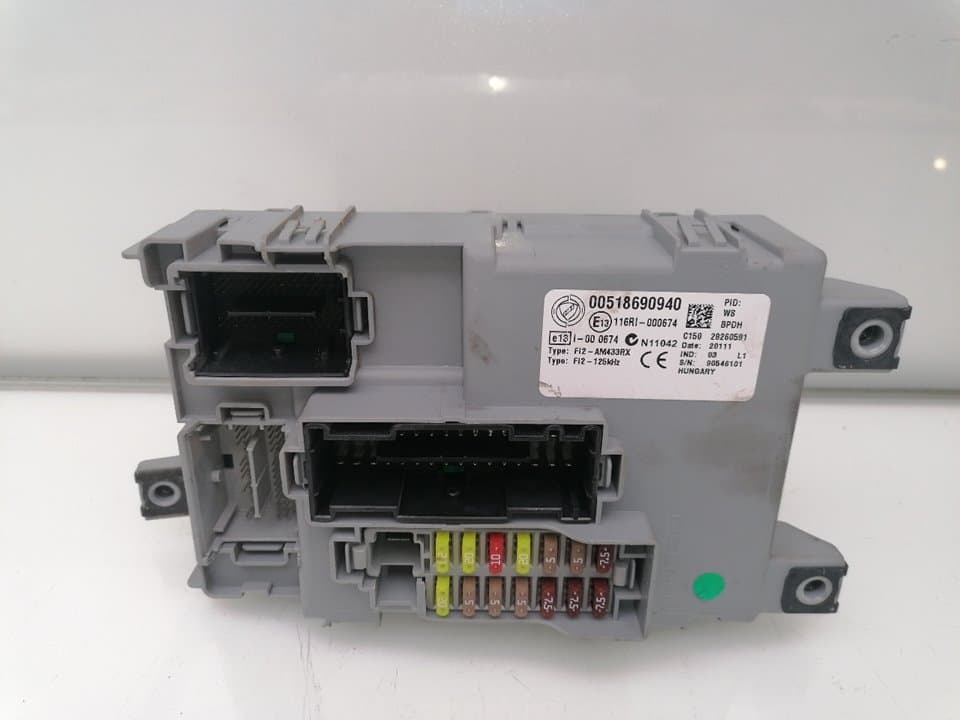 Caja reles / fusibles FIAT PUNTO (199) 5
