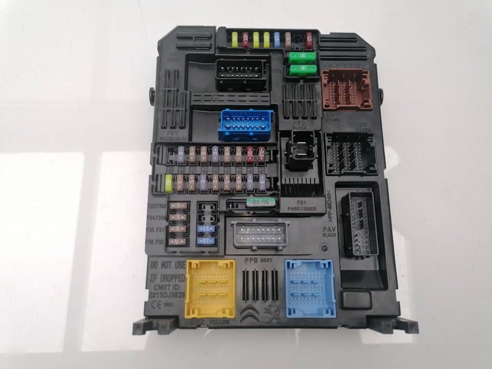 Caja reles / fusibles CITROEN C3 AIRCROSS 3