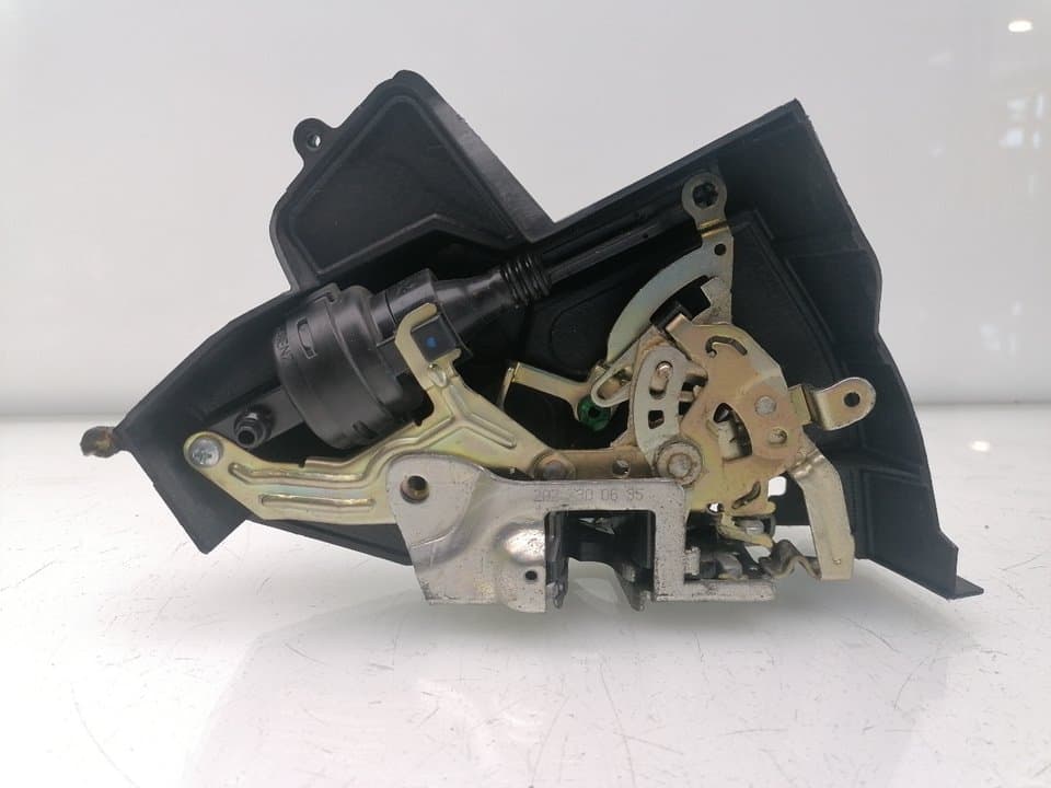 Cerradura puerta trasera derecha MERCEDES-BENZ CLASE E (W210) 4