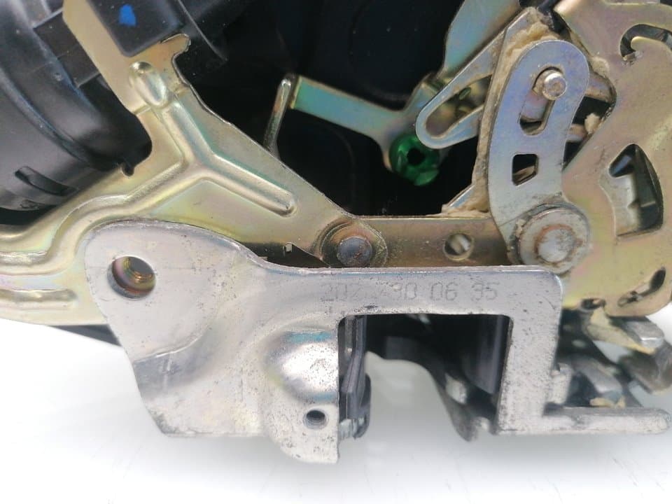 Cerradura puerta trasera derecha MERCEDES-BENZ CLASE E (W210) 3