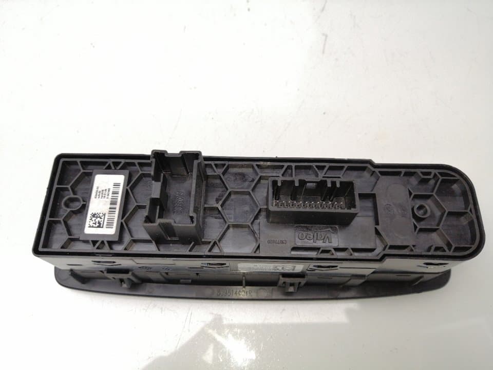 Mando elevalunas delantero izquierdo RENAULT MEGANE IV BERLINA 5P 3