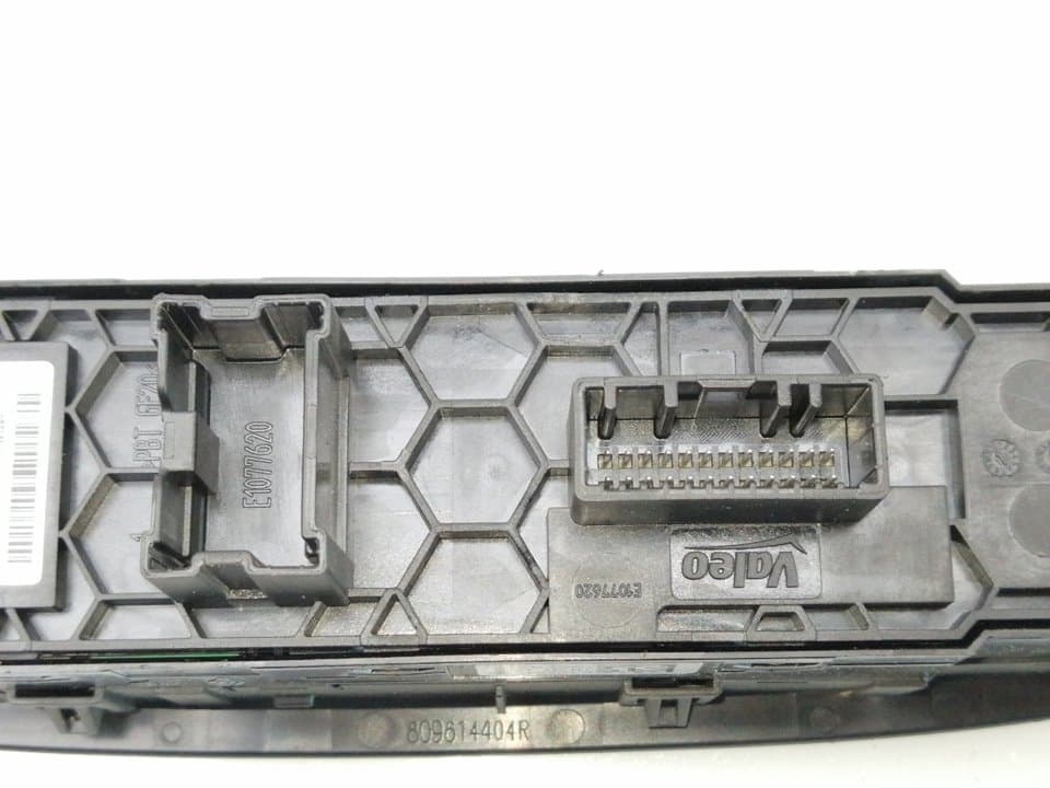 Mando elevalunas delantero izquierdo RENAULT MEGANE IV BERLINA 5P 2