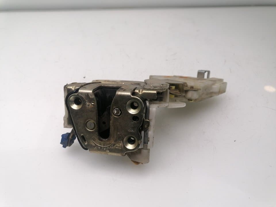 Cerradura puerta delantera izquierda NISSAN TERRANO II (R20)
